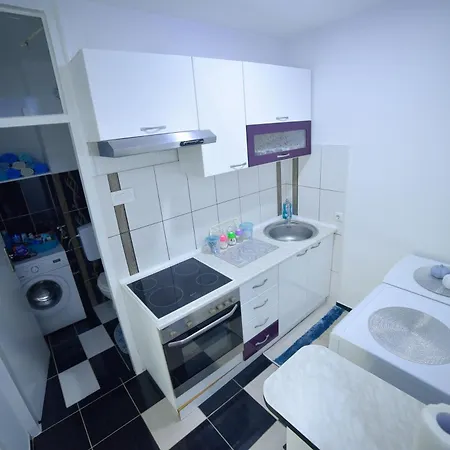 Apartment Studio Apartman Kan *
